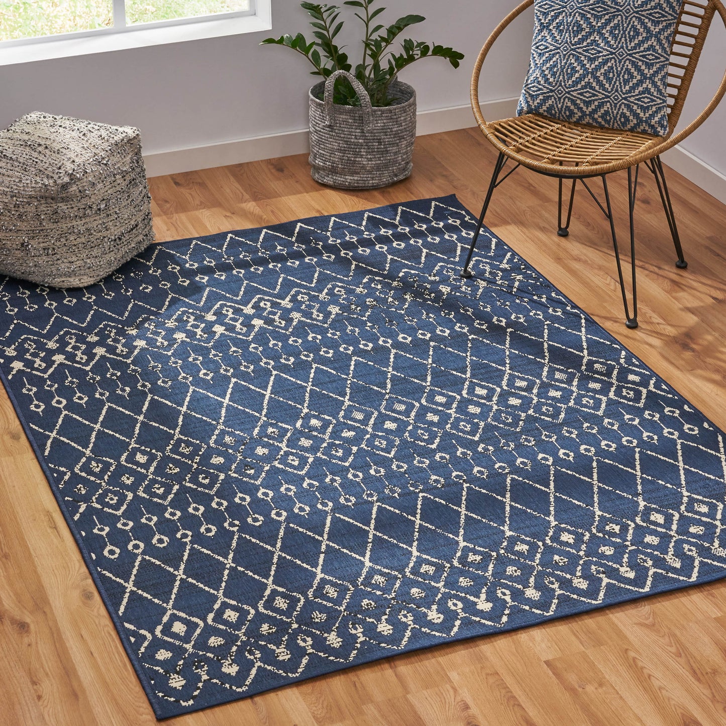 Durable Outdoor/Indoor Area Rug – Weather-Resistant & Stylish