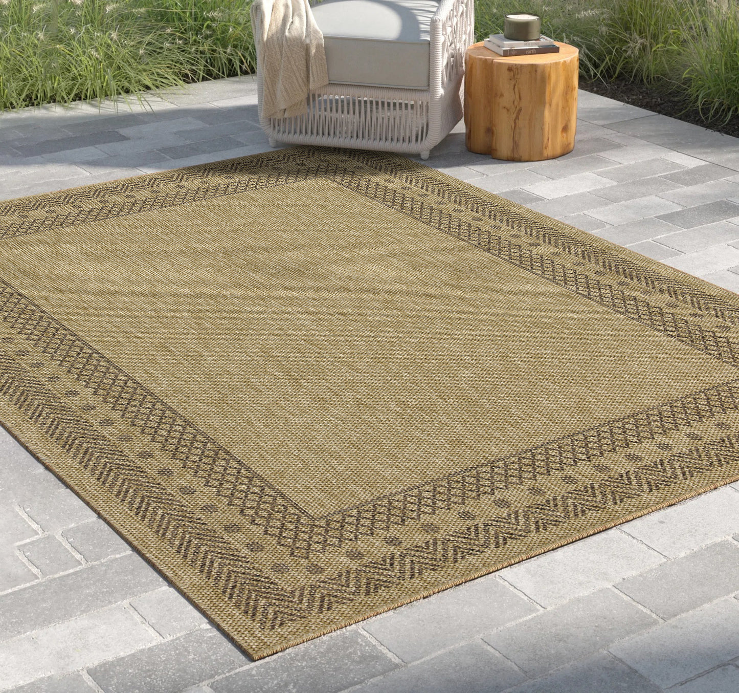 5 ft. 3 in. x 7 ft. 3 in. Jute/Black Indoor-Outdoor Area Rug