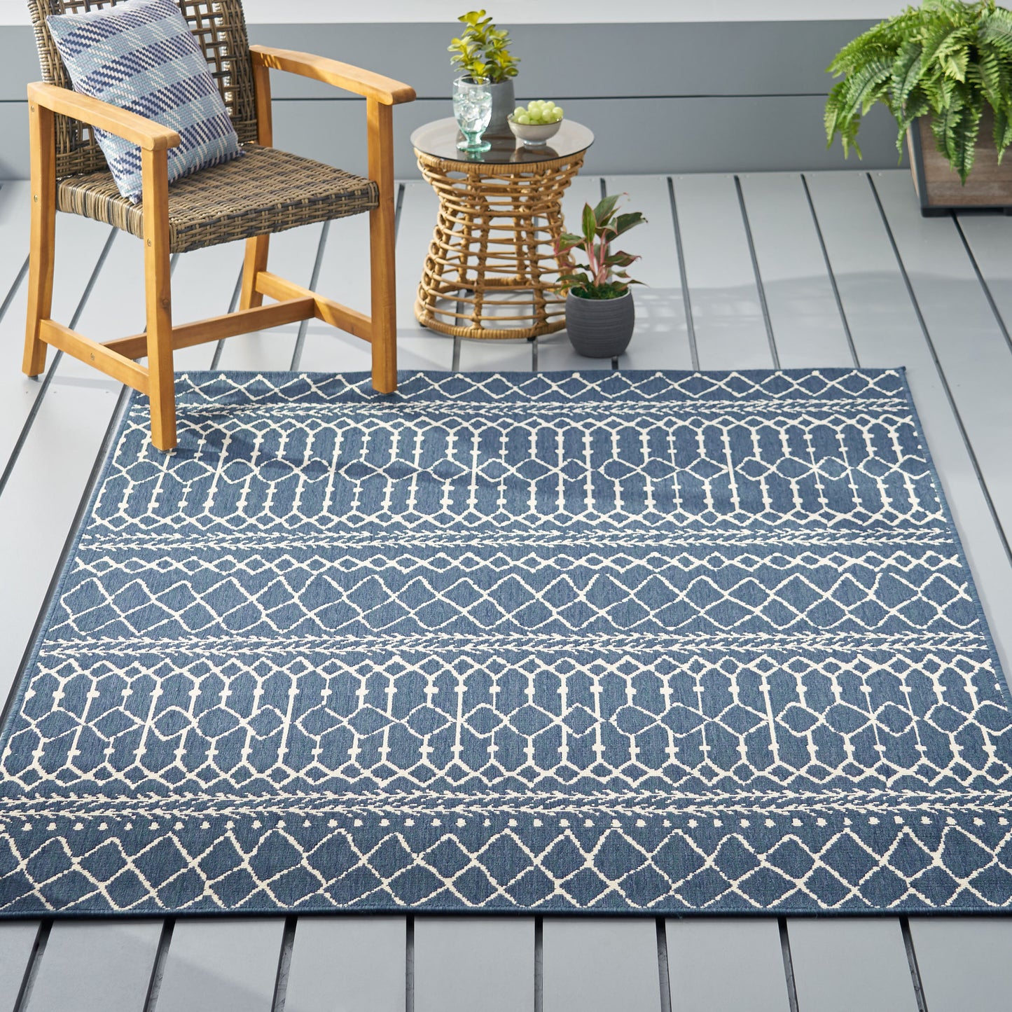 Durable Outdoor/Indoor Area Rug – Weather-Resistant & Stylish