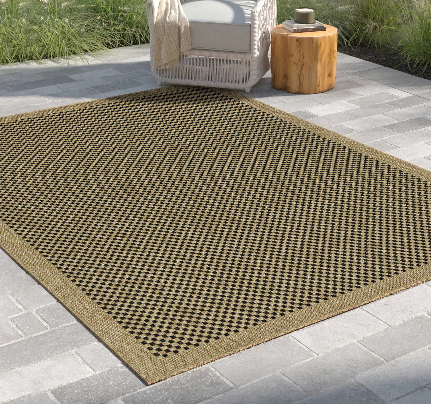 "7'10'' x 10'3'' Jute/Black Indoor-Outdoor Area Rug