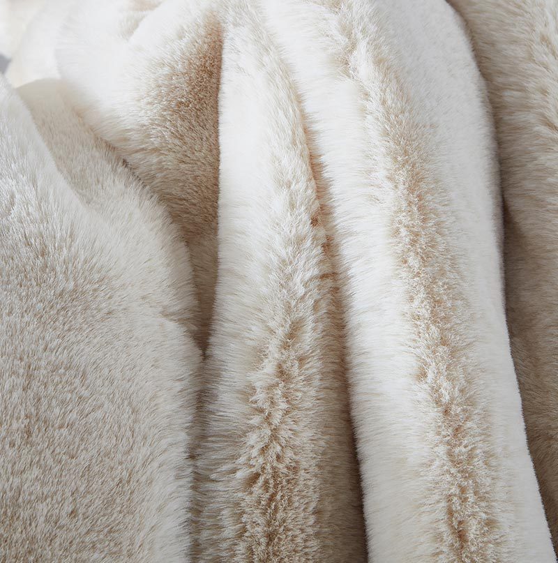 Cassilda Luxury Chinchilla Faux Fur Throw Blanket (50" x 60")