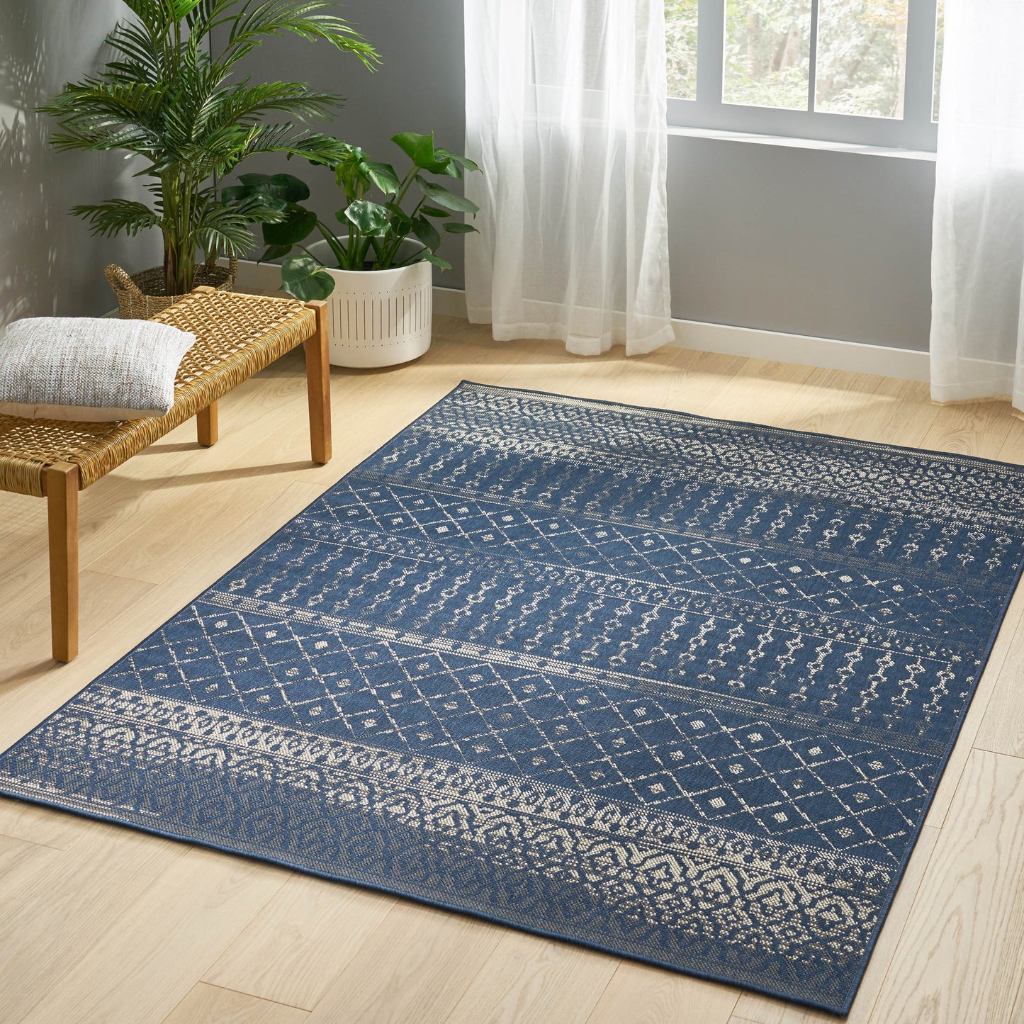 Durable Outdoor/Indoor Area Rug – Weather-Resistant & Stylish