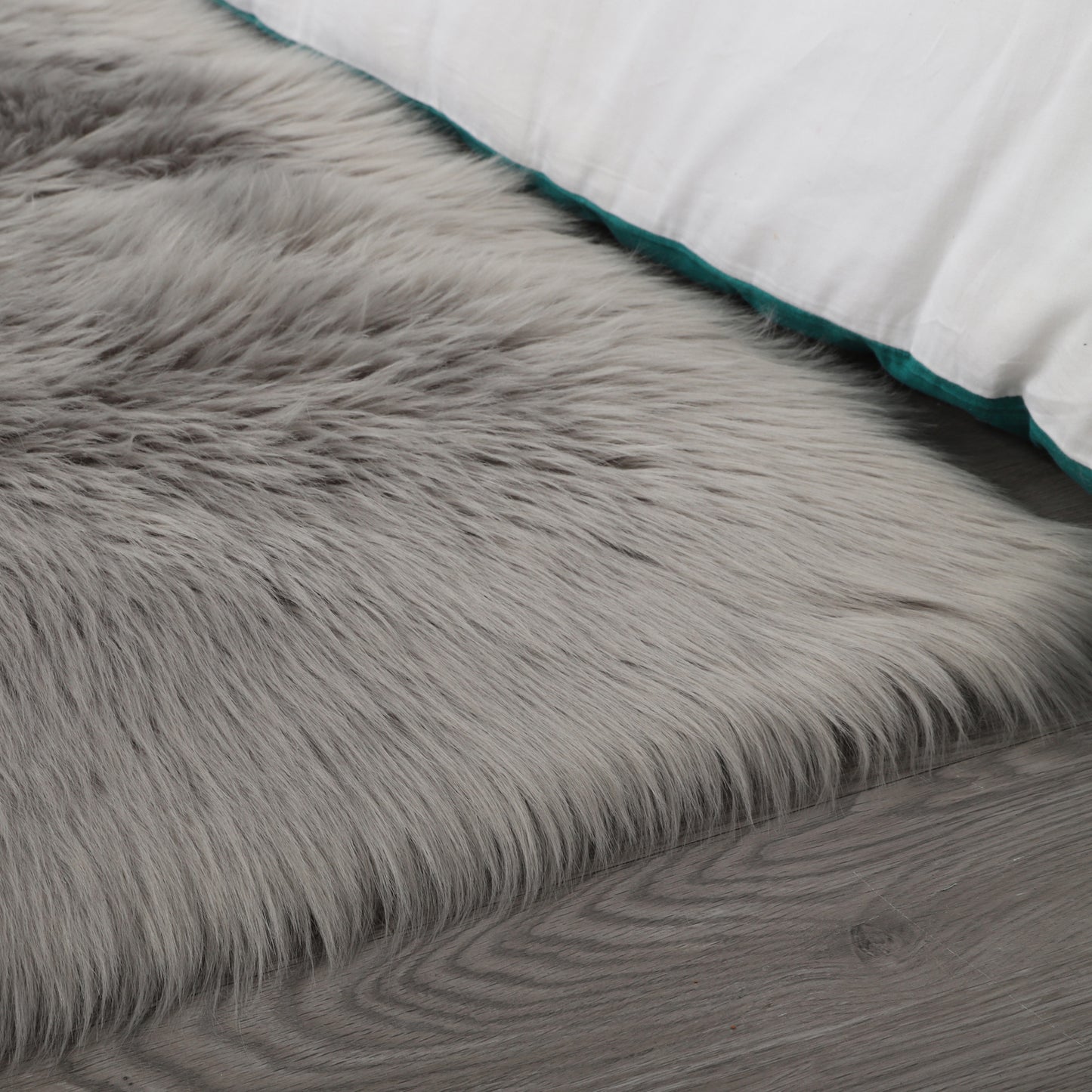 Ultra Soft Fluffy Faux Fur Sheepskin Area Rug