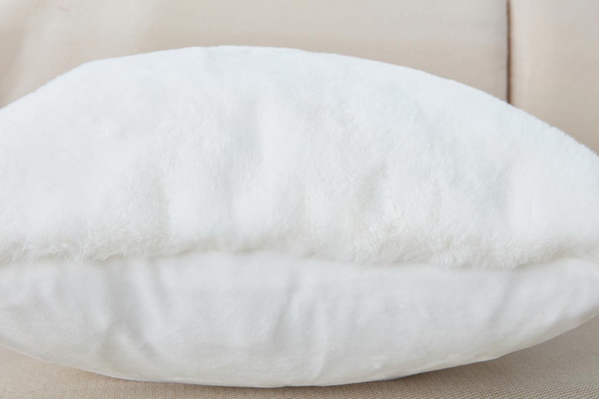 Agnes Luxury Chinchilla Faux Fur Pillow (18 In. x 18 In.)