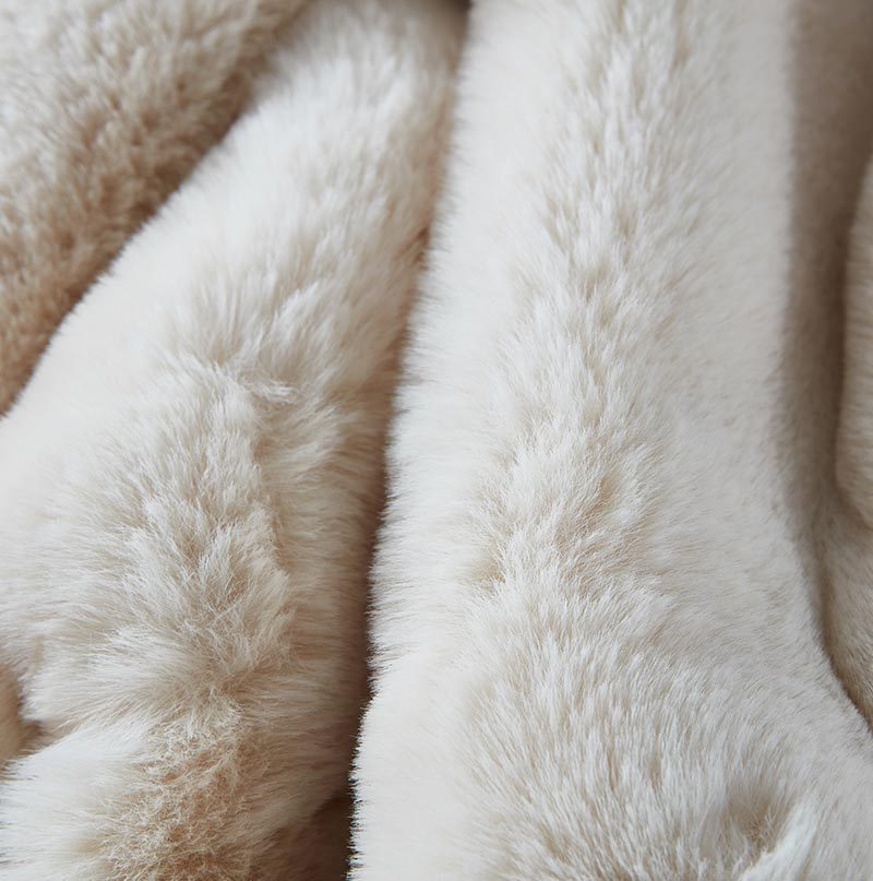 Cassilda Luxury Chinchilla Faux Fur Throw Blanket (50" x 60")