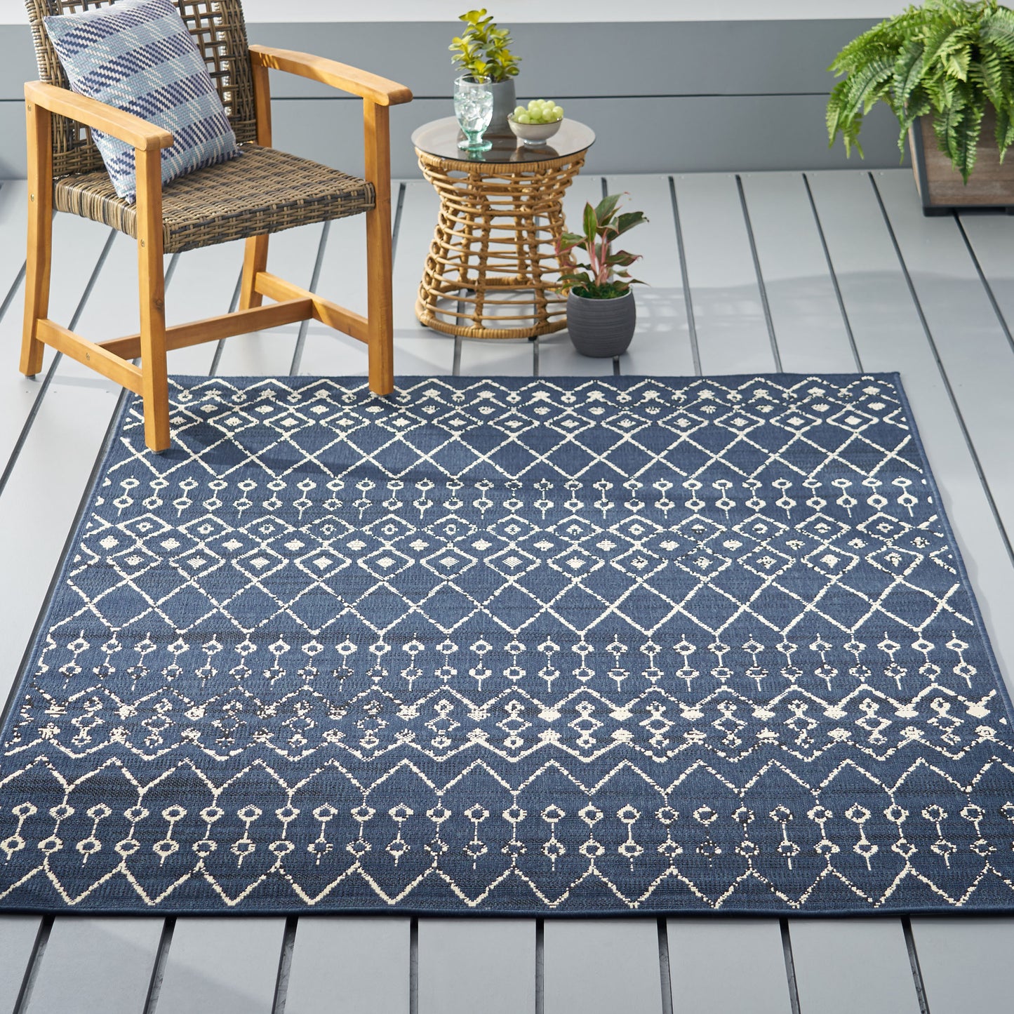 Durable Outdoor/Indoor Area Rug – Weather-Resistant & Stylish