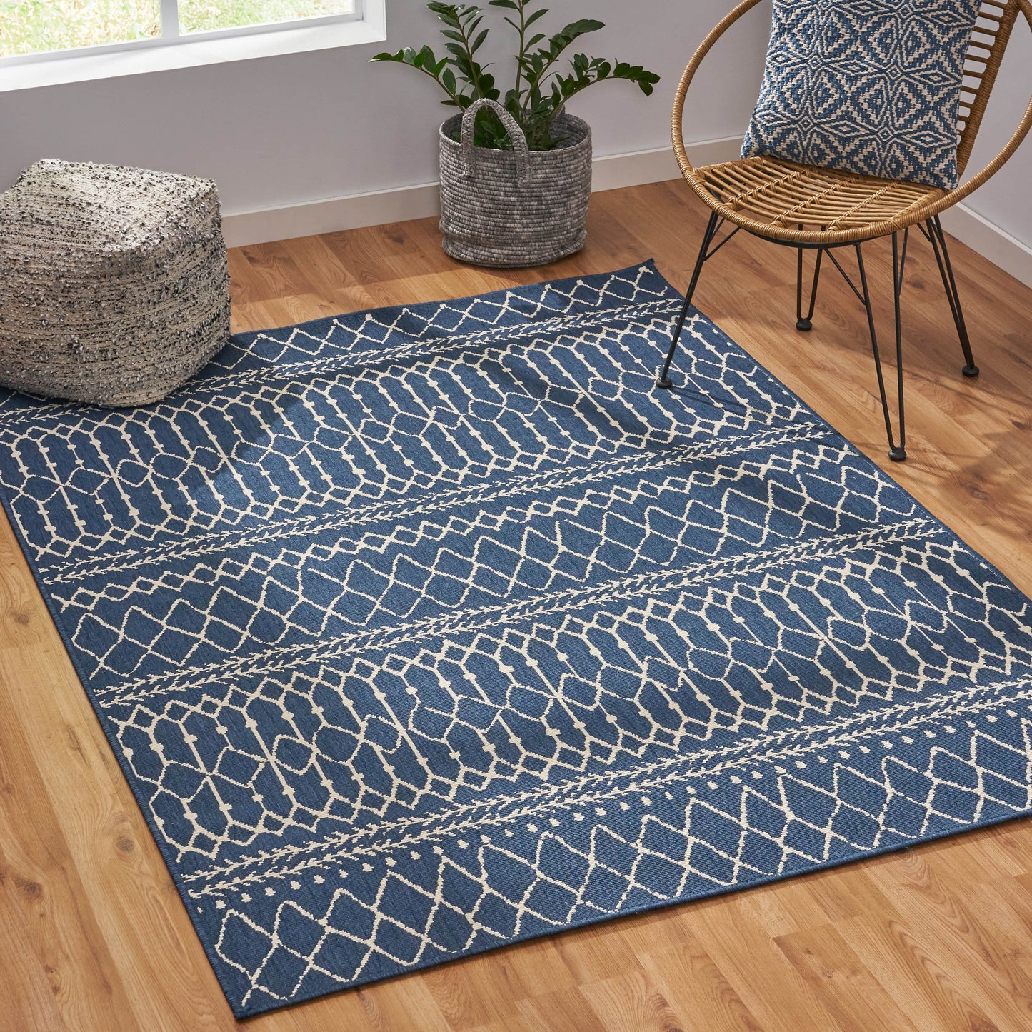 Durable Outdoor/Indoor Area Rug – Weather-Resistant & Stylish