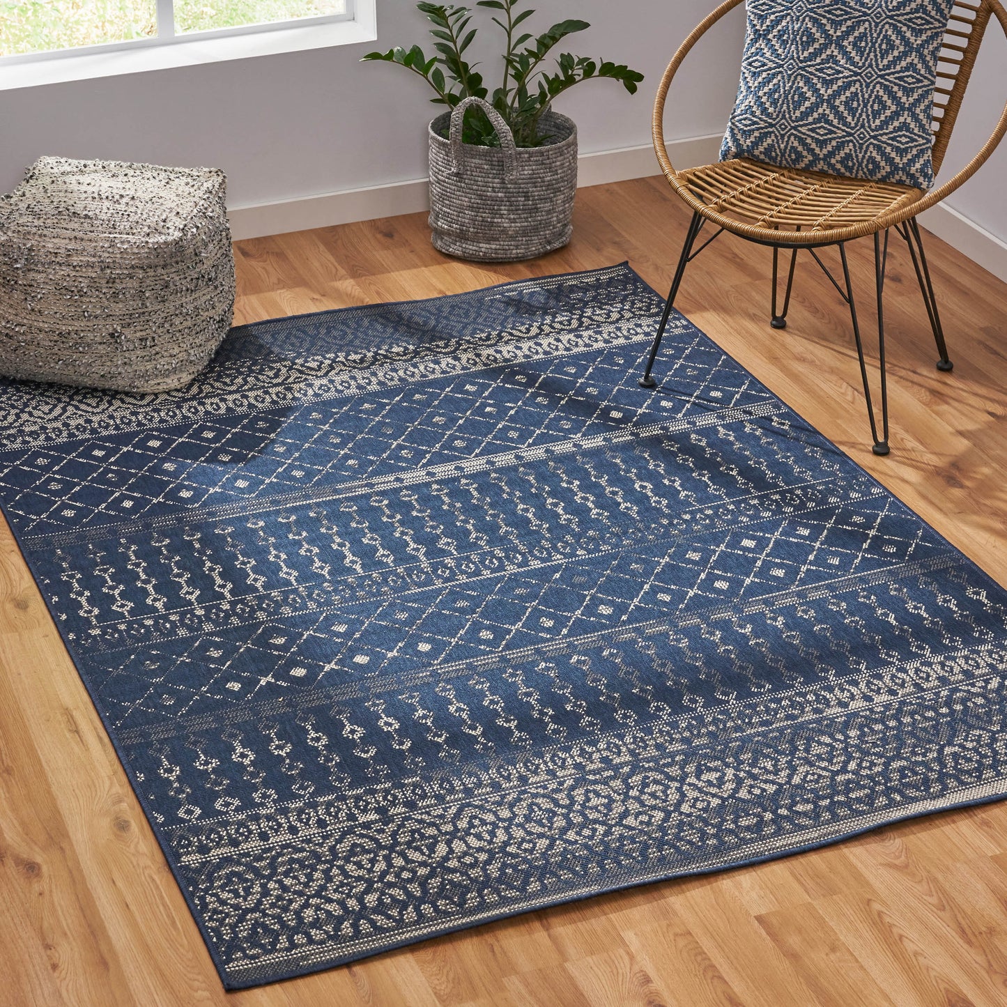 Durable Outdoor/Indoor Area Rug – Weather-Resistant & Stylish